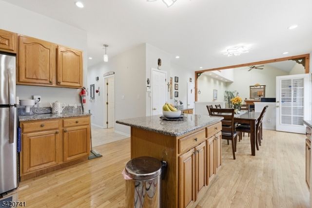 66 Gates Rd, Franklin Twp., NJ 08873