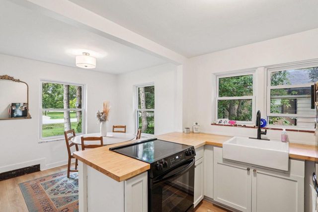 515 E Dean ROAD, Fox Point, WI 53217