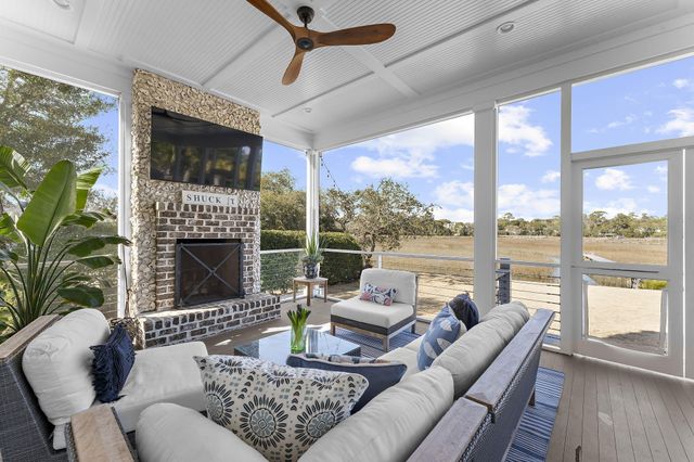 1064 N Shem Drive, Mount Pleasant, SC 29464