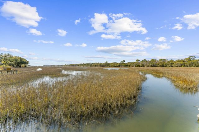 1064 N Shem Drive, Mount Pleasant, SC 29464