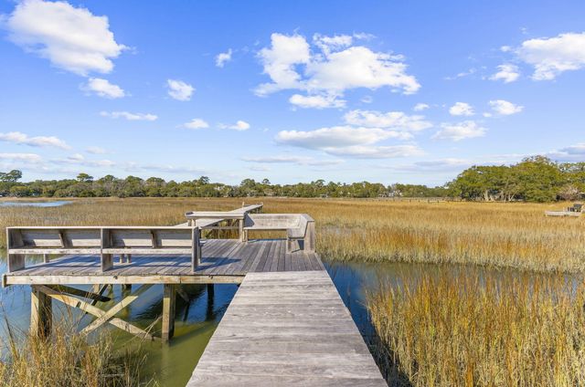 1064 N Shem Drive, Mount Pleasant, SC 29464