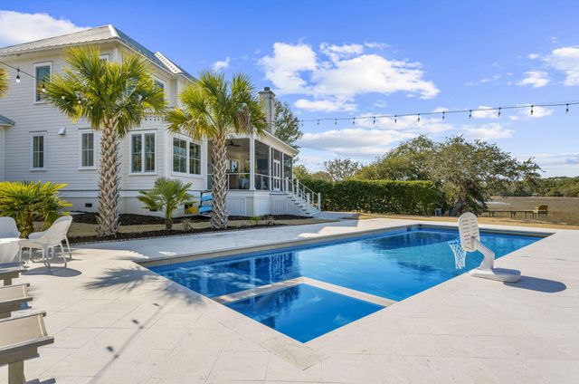 1064 N Shem Drive, Mount Pleasant, SC 29464