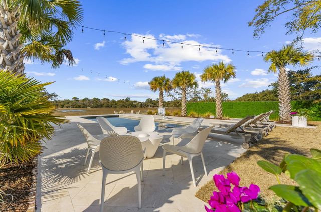 1064 N Shem Drive, Mount Pleasant, SC 29464