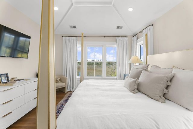 1064 N Shem Drive, Mount Pleasant, SC 29464