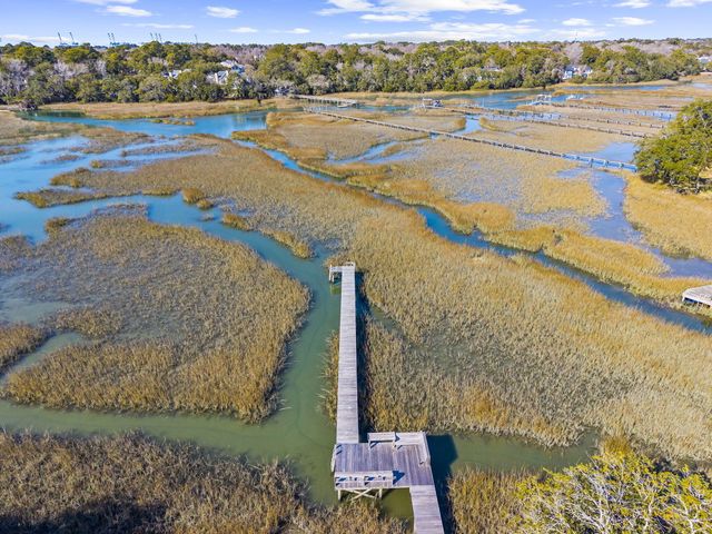 1064 N Shem Drive, Mount Pleasant, SC 29464