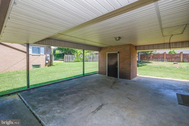 731 E STONEWALL DR, Front Royal, VA 22630