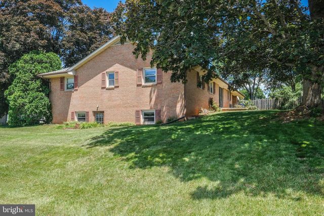 731 E STONEWALL DR, Front Royal, VA 22630