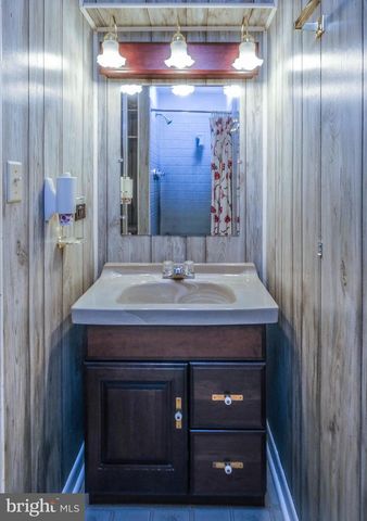 731 E STONEWALL DR, Front Royal, VA 22630