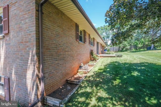731 E STONEWALL DR, Front Royal, VA 22630
