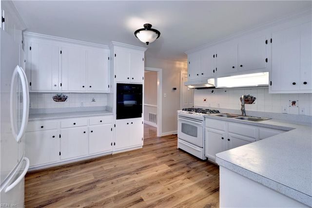 102 Holloway DR, Williamsburg, VA 23185