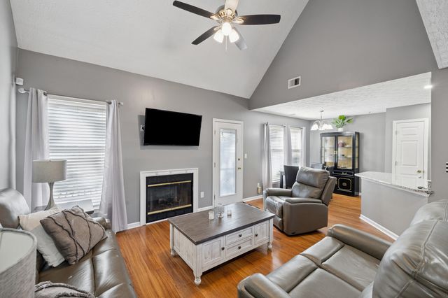 1300 Kennecott Way, Lexington, KY 40514