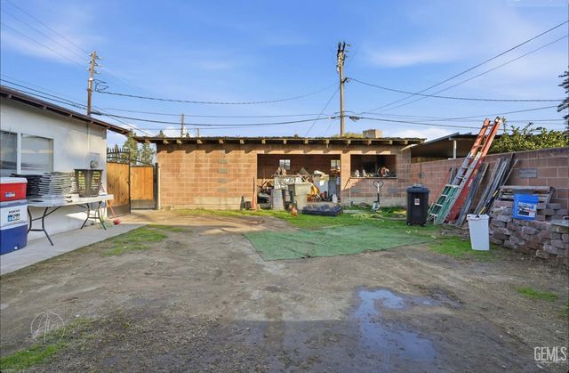 2500 Emerald Street, Bakersfield, CA 93304