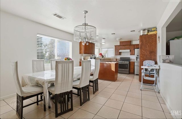 2500 Emerald Street, Bakersfield, CA 93304