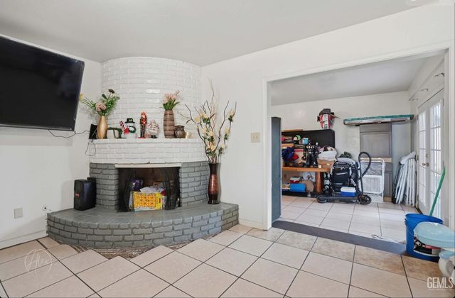 2500 Emerald Street, Bakersfield, CA 93304