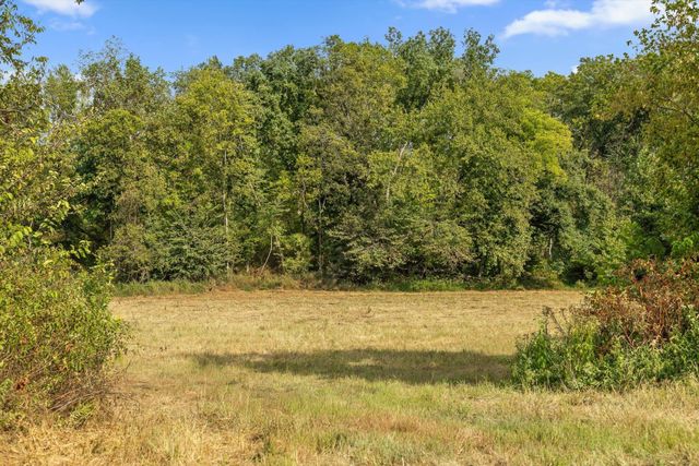 6 Sturgeon Creek Road, Cedar Hill, TN 37032