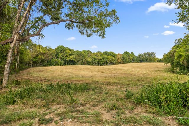 6 Sturgeon Creek Road, Cedar Hill, TN 37032