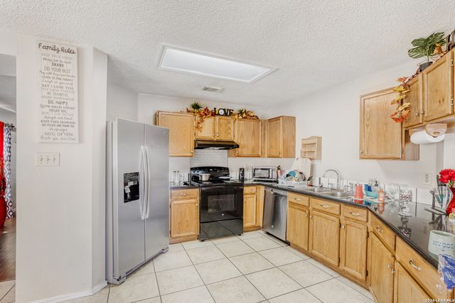 8041 Chestnut Barr, Converse, TX 78109