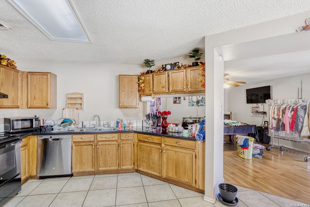 8041 Chestnut Barr, Converse, TX 78109