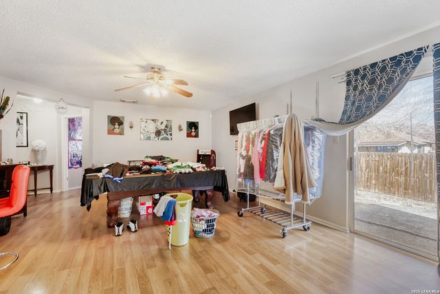 8041 Chestnut Barr, Converse, TX 78109