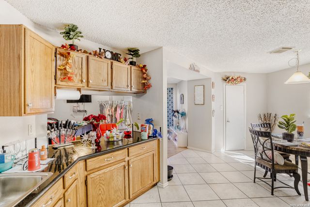 8041 Chestnut Barr, Converse, TX 78109