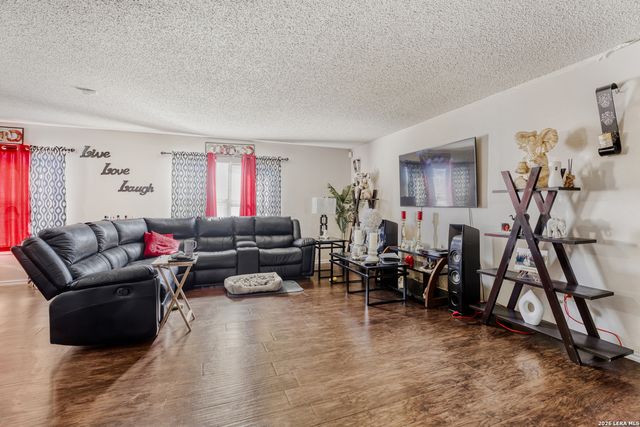 8041 Chestnut Barr, Converse, TX 78109