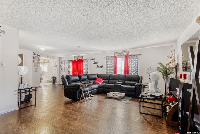 8041 Chestnut Barr, Converse, TX 78109