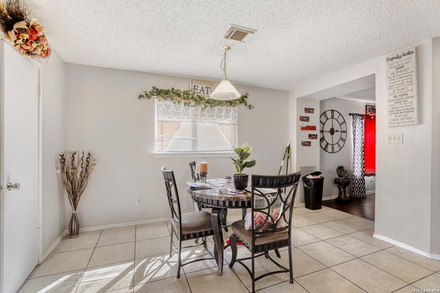 8041 Chestnut Barr, Converse, TX 78109