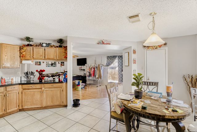 8041 Chestnut Barr, Converse, TX 78109