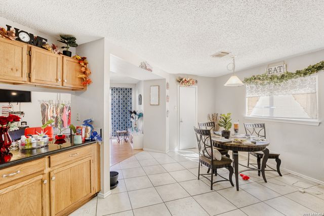 8041 Chestnut Barr, Converse, TX 78109