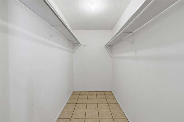 2711 Sunny LN, Taylor, TX 76574