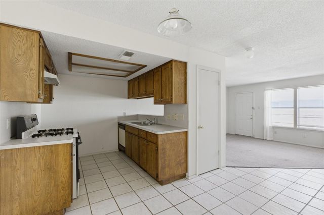 2711 Sunny LN, Taylor, TX 76574