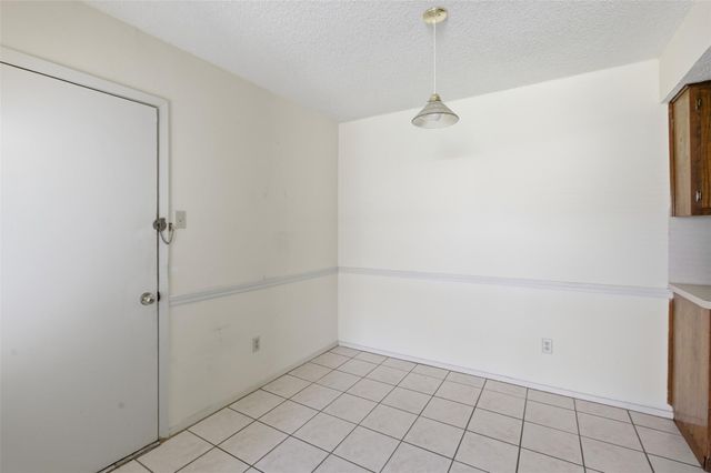 2711 Sunny LN, Taylor, TX 76574