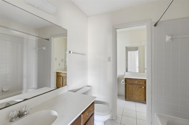 2711 Sunny LN, Taylor, TX 76574