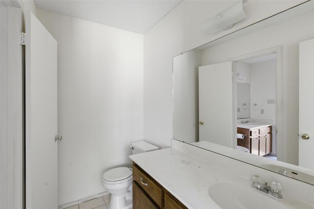 2711 Sunny LN, Taylor, TX 76574