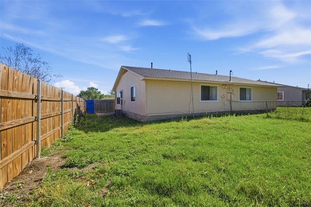 2711 Sunny LN, Taylor, TX 76574