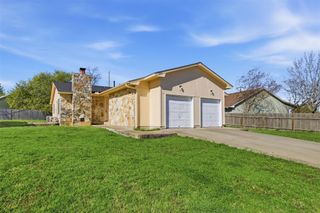 2711 Sunny LN, Taylor, TX 76574