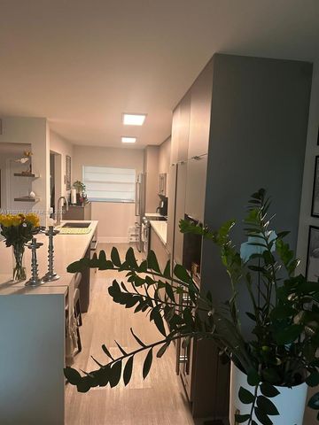 1811 Sabal Palm Dr 406, Davie, FL 33324