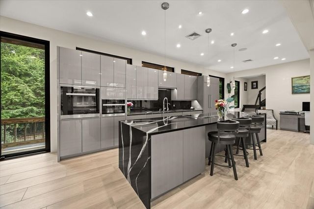 10 Kathy Ln, East Bridgewater, MA 02333