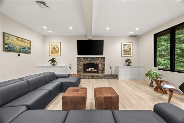 10 Kathy Ln, East Bridgewater, MA 02333