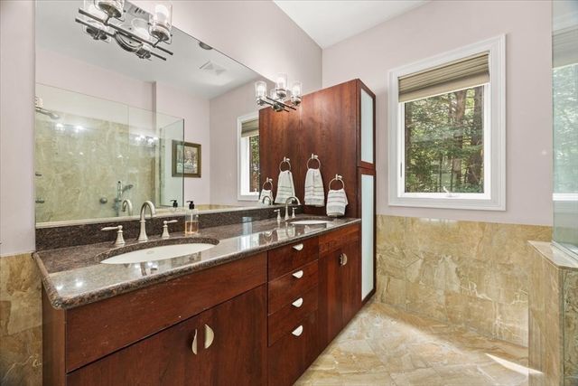 10 Kathy Ln, East Bridgewater, MA 02333
