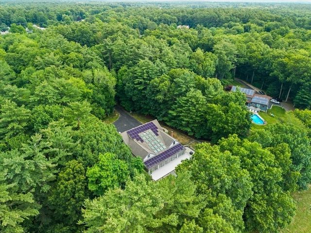10 Kathy Ln, East Bridgewater, MA 02333