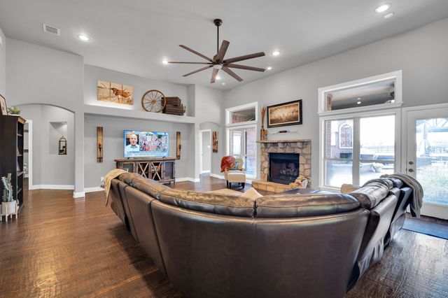 116 Spring Creek Drive, Waxahachie, TX 75165