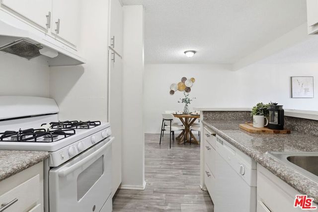 18620 Hatteras Street 276, Tarzana, CA 91356