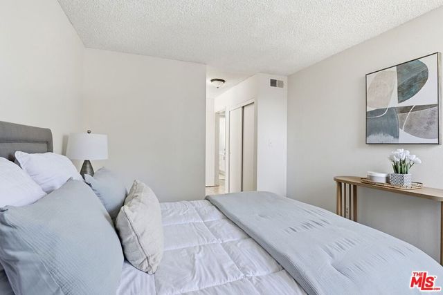 18620 Hatteras Street 276, Tarzana, CA 91356