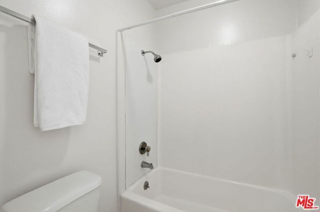 18620 Hatteras Street 276, Tarzana, CA 91356