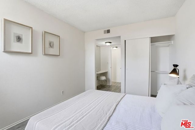 18620 Hatteras Street 276, Tarzana, CA 91356