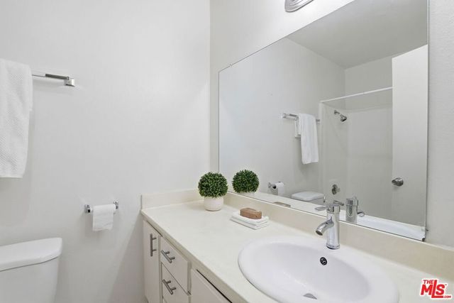 18620 Hatteras Street 276, Tarzana, CA 91356