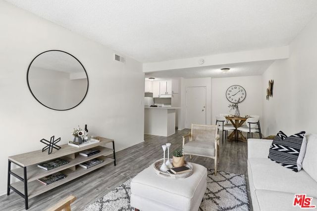 18620 Hatteras Street 276, Tarzana, CA 91356