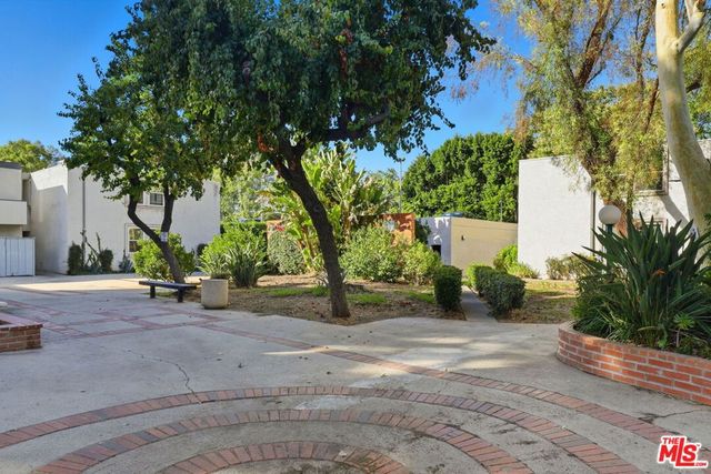 18620 Hatteras Street 276, Tarzana, CA 91356