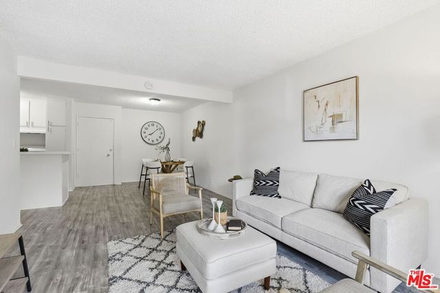 18620 Hatteras Street 276, Tarzana, CA 91356